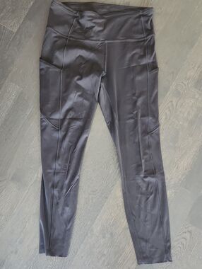 Lululemon High-Waist Black Athletic Leggings with Side Pockets